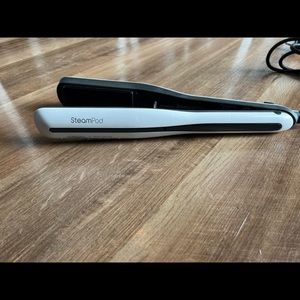L’Oréal Steam Straightener *Like New*